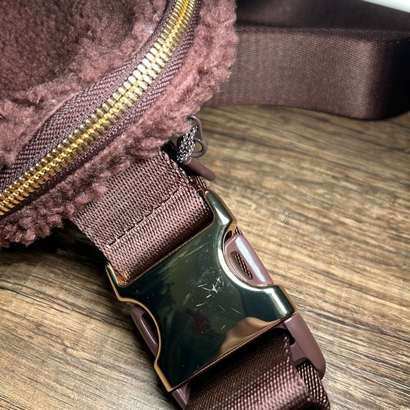 Lululemon Burnt Caramel Fleece Everywhere Belt Bag - Picture 2 of 5